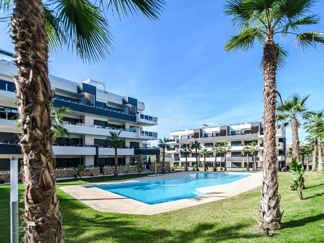 Ático en venta en Orihuela, La Florida. Este aacutetico praacutecticamente nuevo en Orihuela Costa combina la comodidad moderna con una ubicacioacuten privilegiada en la. Áticos.