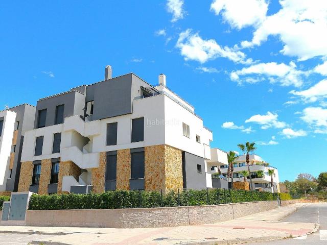 Ático en venta en Orihuela, La Florida. Hay propiedades que destacan por sus metros cuadrados y otras que conquistan por la experiencia de vida que ofrecen. Este exclusiv. Áticos.
