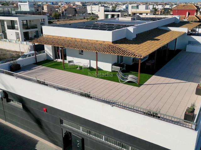 Ático en venta en Orihuela, La Regia. Ático de lujo con terraza privada de 250 m2 en La Zenia Orihuela Costa. Áticos.