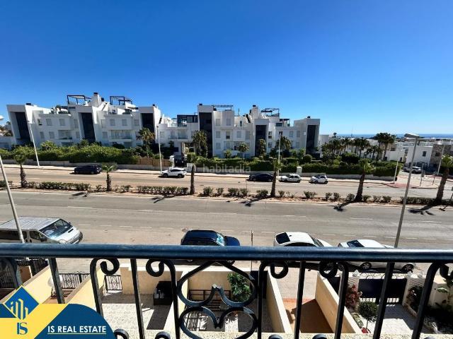 Ático en venta en Orihuela, Los Balcones y los Altos. Ático con piscina comunitaria, en la provincia de Alicante, en la ciudad de Orihuela Costa. 2 habitaciones 76 m² 1,8 kilómetro. Áticos.