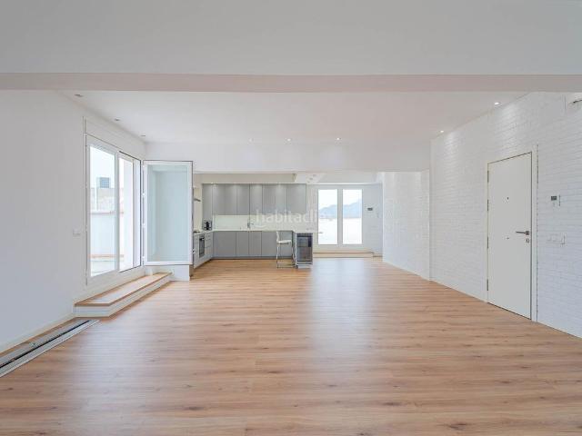 Ático en venta en Orihuela, Orihuela Ciudad. Espectacular ático reformado de 5 dormitorios, 2 baños, 2 terrazas, solárium y ascensor privados, vistas panorámicas a la Glorieta. Áticos.