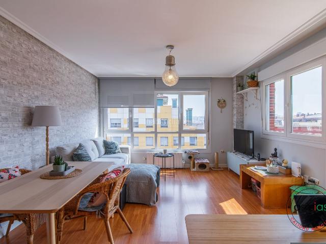 Ático en venta en Oviedo, Huca La Cadellada. IMPRESIONANTE ATICO ZONA HUCA CON TERRAZA. Áticos.