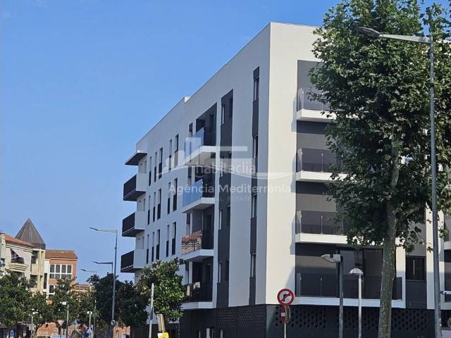 Ático en venta en Palamós, Avinguda Catalunya Costa Brava. ÁTICO DE OBRA NUEVA CON GRAN TERRAZA, PISCINA, PARKING XL Y A SOLO 250 METROS DE LA PLAYA. Áticos.