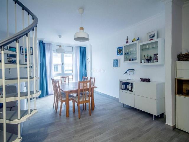 Ático en venta en Palmas de Gran Canaria Las, Isleta. Piso totalmente reformado en última planta con garaje y trastero a 5 minutos de Las Canteras. Áticos Palmas de Gran Canaria.