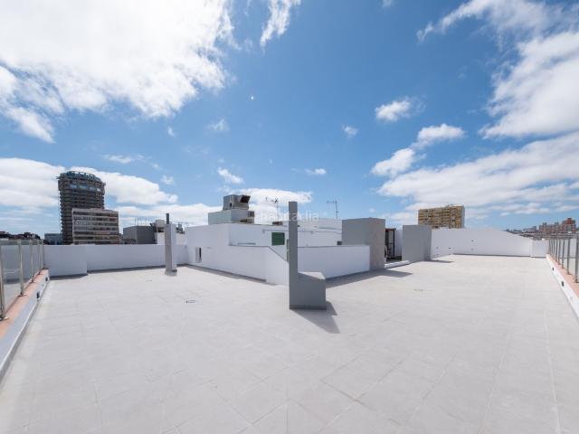 Ático en venta en Palmas de Gran Canaria Las, Santa Catalina Canteras. Exclusiva oportunidad de inversión y vivienda en Las Canteras. Áticos Palmas de Gran Canaria.