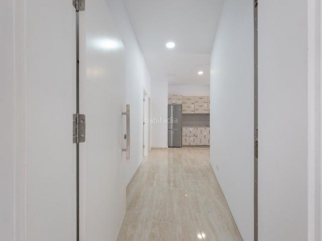 Ático en venta en Palmas de Gran Canaria Las, Santa Catalina Canteras. Se vende espectacular ático C con solárium a estrenar en la zona de Las Canteras, frente al hotel Reina Isabel, calle Alfredo.