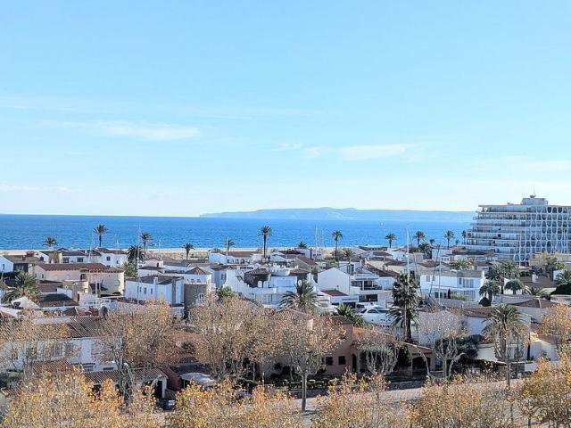 Ático en venta en pasaje Salins Línea, Castelló d´Empúries, de 65 m² 2 habitaciones por 330.000