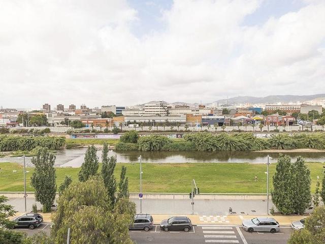 Ático en venta en pasaje Salzereda, Santa Coloma de Gramanet, de 70 m² 3 habitaciones por 229.000