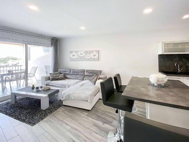 Ático en venta en pasaje St Mauricid, Castelló d´Empúries, de 49 m² 1 habitación por 155.000