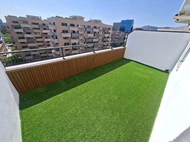 Ático en venta en paseo De la Zona Franca, Barcelona, de 52 m² 2 habitaciones por 315.000