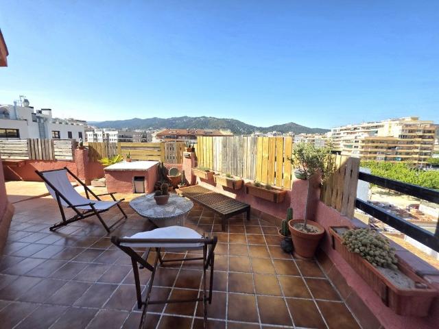 Ático en venta en Pineda de Mar, Poblenou. ESPECTACULAR ATICO EN PINEDA DE MAR CON AMPLIA TERRAZA A METROS DEL MAR. Áticos Pineda de.