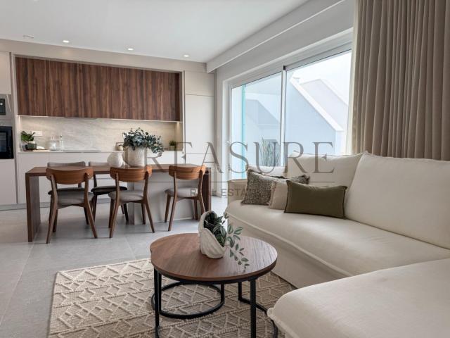 Ático en venta en Pilar de la Horadada, Torre de la Horadada. Exclusiva vivienda con solárium privado y cocina exterior, piscina y jacuzzi a menos de 10 minutos andando de la playa. Áticos Pilar de la.