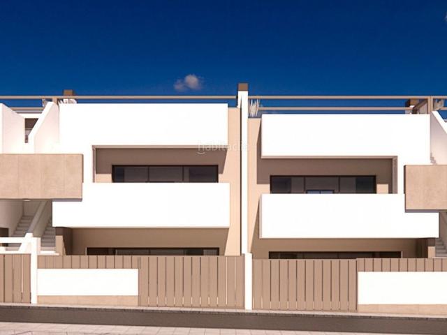 Ático en venta en Pilar de la Horadada, Pilar de la Horadada Ciudad. Ático de 3 dormitorios y 2 baños con piscina y jardín en Pilar de la Horadada. Áticos Pilar de la.