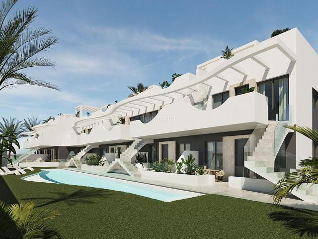 Ático en venta en Pilar de la Horadada, Pilar de la Horadada Ciudad. Ático de 3 dormitorios y 2 baños con piscina y jardín en Pilar de la Horadada. Áticos Pilar de la.