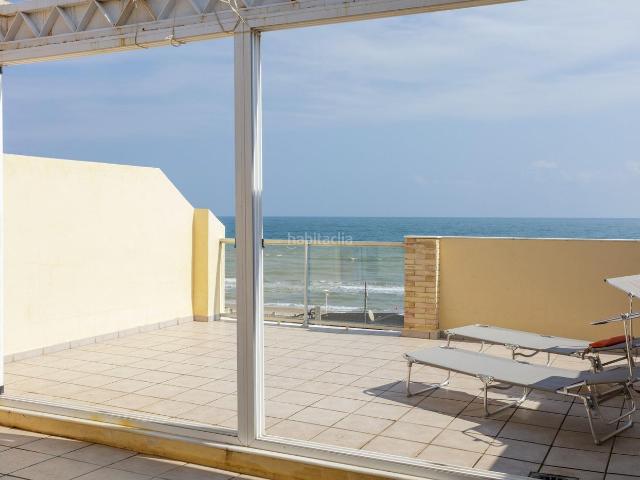 Ático en venta en Piles. Ático Dúplex en Primera Línea de Playa en Piles con Gran Terraza y Vistas al Mar. Áticos.
