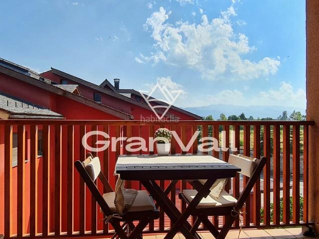 Ático en venta en Puigcerdà Pirineos. Magnífico dúplex reformado con terraza y vistas. Áticos.