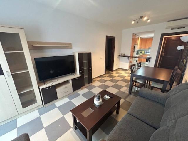 Ático en venta en Roquetas de Mar con terraza y plaza de garaje