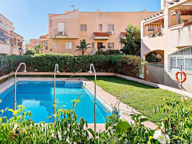 Ático en venta en Roquetas de Mar, Aguadulce Sur. Ático con dos terrazas, vistas al mar, piscina y garaje en Aguadulce. Áticos Roquetas de.