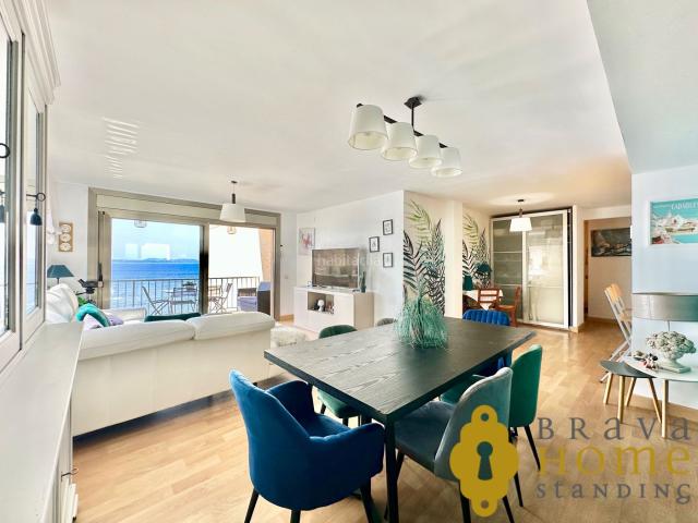 Ático en venta en Roses, Puig Rom Canyelles Almadrava Costa Brava. Apartamento con vistas al mar, piscina y parking privado en venta en Roses. Áticos.