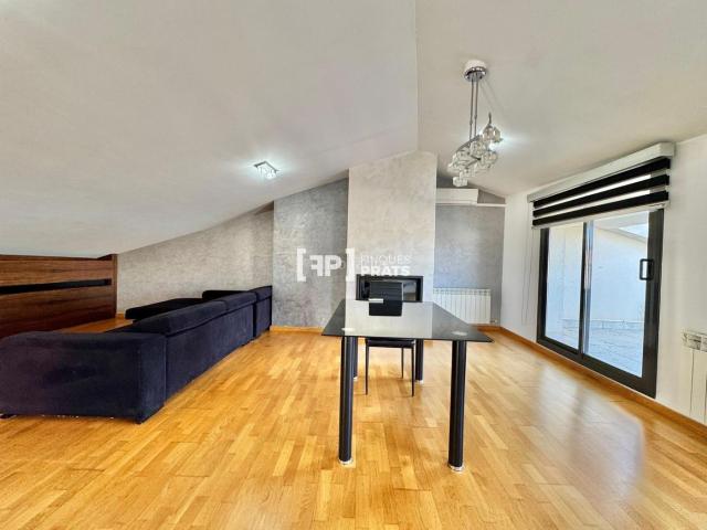 Ático en venta en Rosselló. ATICO DUPLEX INVERTIDO EN VENTA EN ROSSELLO. Áticos.