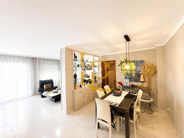 Ático en venta en Rubí, Mercat. ÁTICO DÚPLEX DE 4 HABITACIONES CON TERRAZAS Y VISTAS ESPECTACULARES. Áticos.