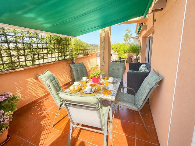 Ático en venta en Rubí, La Serreta. Espectacular ático de cuatro habitaciones con terrazas. Áticos.