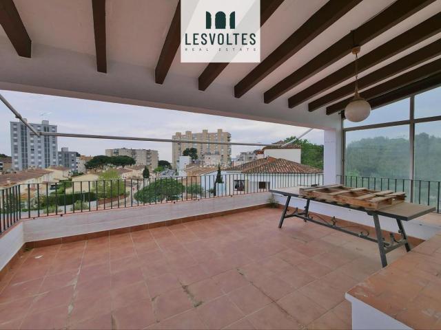 Ático en venta en Sant Antoni de Calonge, Puig Ses Forques Torre Colomina Costa Brava. ESPECTACULAR APARTAMENTO A REFORMAR DE 148 m2 CON TERRAZA DE 120 M2 CON JARDÍN Y PISCINA EN SANT ANTONI. Áticos.