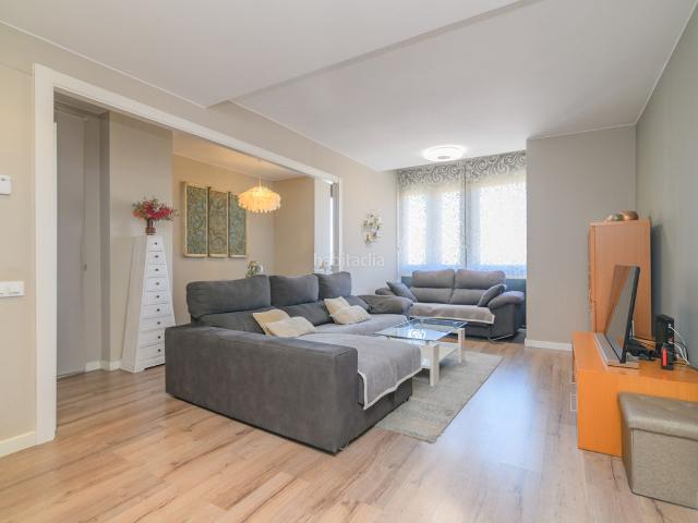 Ático en venta en Sant Boi de Llobregat, Marianao. Ático dúplex de 4 habitaciones con terraza. Áticos Sant Boi de.