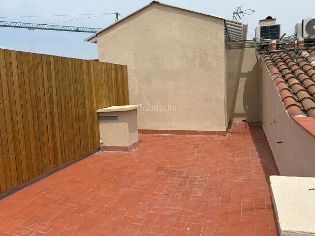 Ático en venta en Sant Feliu de Llobregat, Centre Can Nadal. Atico de 4 habitaciones y 3 baños, con magnifica terraza de 32 mts aprox. con mucha luz natural. Áticos Sant Feliu de.