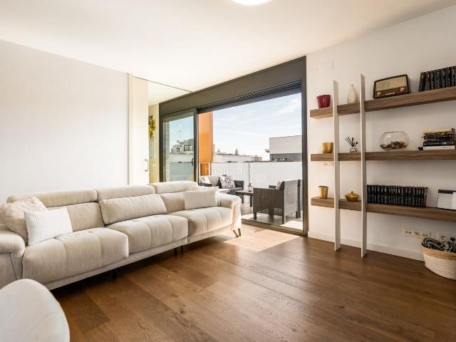 Ático en venta en Sant Feliu de Llobregat, Centre Can Nadal. Ático Exclusivo con Terraza y Vistas Panorámicas junto a la CD Joan Gamper. Áticos Sant Feliu de.