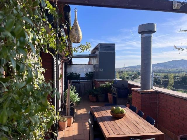 Ático en venta en Sant Joan Despí, Eixample. Ático dúplex con gran terraza y gran plaza de aparcamiento en una de las zonas más cómodas y mejor comunicadas de Sant Joan Despí. Áticos Sant Joan.