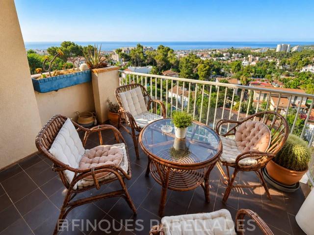 Ático en venta en Sant Pere de Ribes, Vallpineda Rocamar. Precioso atico con licencia turística y espectaculares vistas al mar de Sitges. Áticos Sant Pere de.
