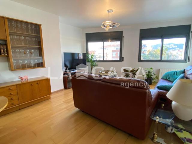 Ático en venta en Santa Coloma de Gramenet, Centre. ÁTICO CON TERRAZA EN ZONA CENTRO!. Áticos Santa Coloma de.