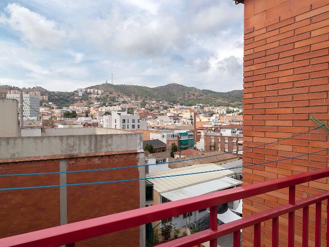 Ático en venta en Santa Coloma de Gramenet, Centre. Ático con ascensor y balcón en pleno centro de Santa Coloma de Gramenet. Áticos Santa Coloma de.