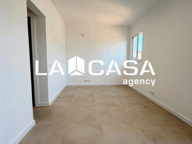 Ático en venta en Santa Coloma de Gramenet, Fondo. ATICO CON TERRAZA REFORMADO. Áticos Santa Coloma de.