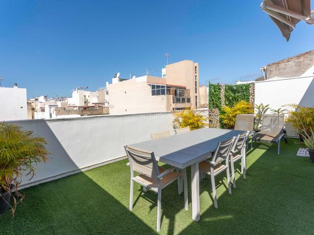 Ático en venta en Santa Cruz de Tenerife, Salamanca Uruguay. Amplia vivienda unificada con terraza, garaje y trasteros en Edificio Bolonia. Áticos Santa Cruz de.