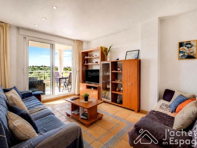 Ático en venta en San Jorge. Apartamento único con vistas al mar y al campo de golf. Piscina, parking y seguridad 24 horas. Áticos San.