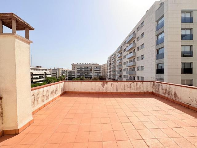 Ático en venta en Sabadell, Centre. Vivienda tipo ático DÚPLEX de 53 m2 construidos 45 m2 útiles + 2 terrazas 45 m2. Áticos.