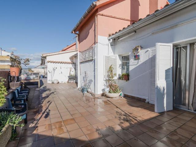 Ático en venta en Salt, Centre. Ático totalmente exterior ubicado en la zona de la Calle Mayor de Salt. Áticos.