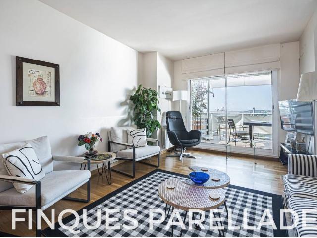 Ático en venta en Sitges, Els Molins Pins Vens Costa Dorada. Ático luminoso con vistas al mar en la tranquila zona de Pueblo Seco, Sitges. Áticos.