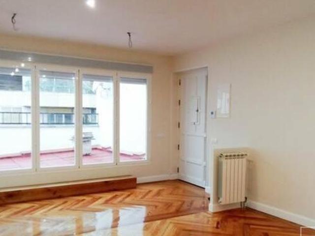Ático en Almagro con terraza de 17m2 y tres habitaciones Sin amueblar