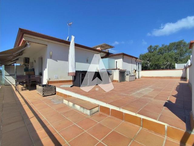Ático en alquiler en avenida, Castelldefels, de 61 m² 2 habitaciones por 1.200