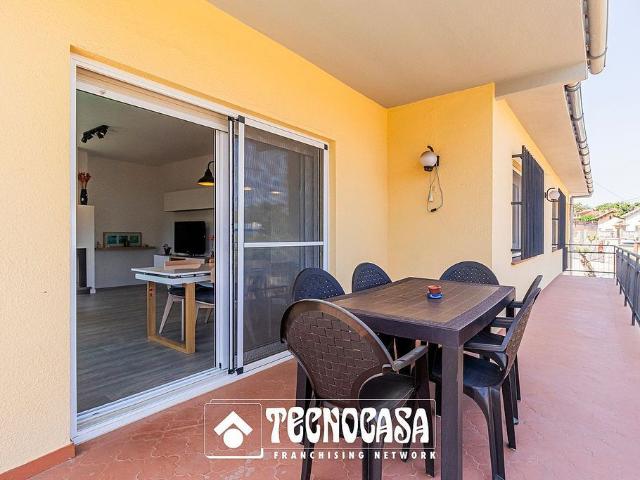 Ático en alquiler en avenida De Can Monmany, Sant Cugat del Vallès, de 143 m² 4 habitaciones por 1.683