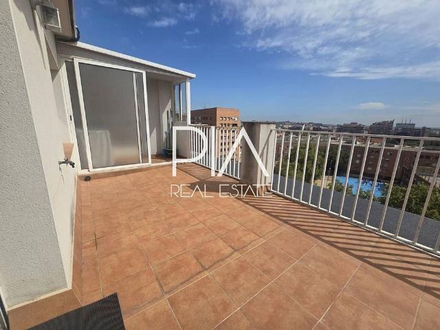 Ático en alquiler en avenida De Rio de Janeiro, Barcelona, de 55 m² 2 habitaciones por 1.500