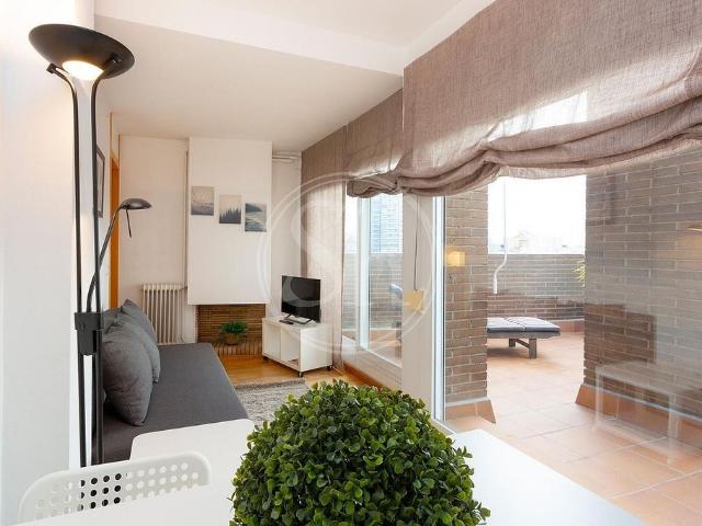 Ático en alquiler en avenida De Roma, Barcelona, de 40 m² 1 habitación por 1.650