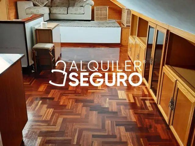 Ático en alquiler en Buenavista Eria Montecerrao