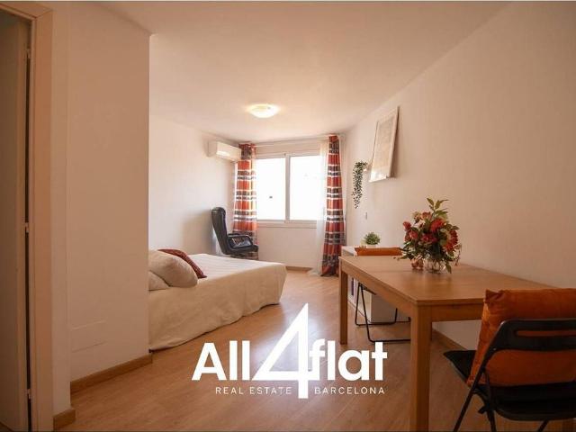 Ático en alquiler en calle, Barcelona, de 43 m² 1 habitación por 1.063
