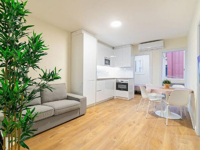Ático en alquiler en calle De Feliu Casanova, Barcelona, de 65 m² 4 habitaciones por 2.500
