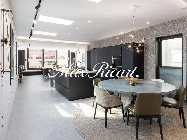 Ático en alquiler en calle De Girona, Barcelona, de 135 m² 2 habitaciones por 10.500
