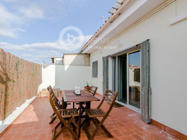 Ático en alquiler en calle De Jesús, Barcelona, de 48 m² por 1.263